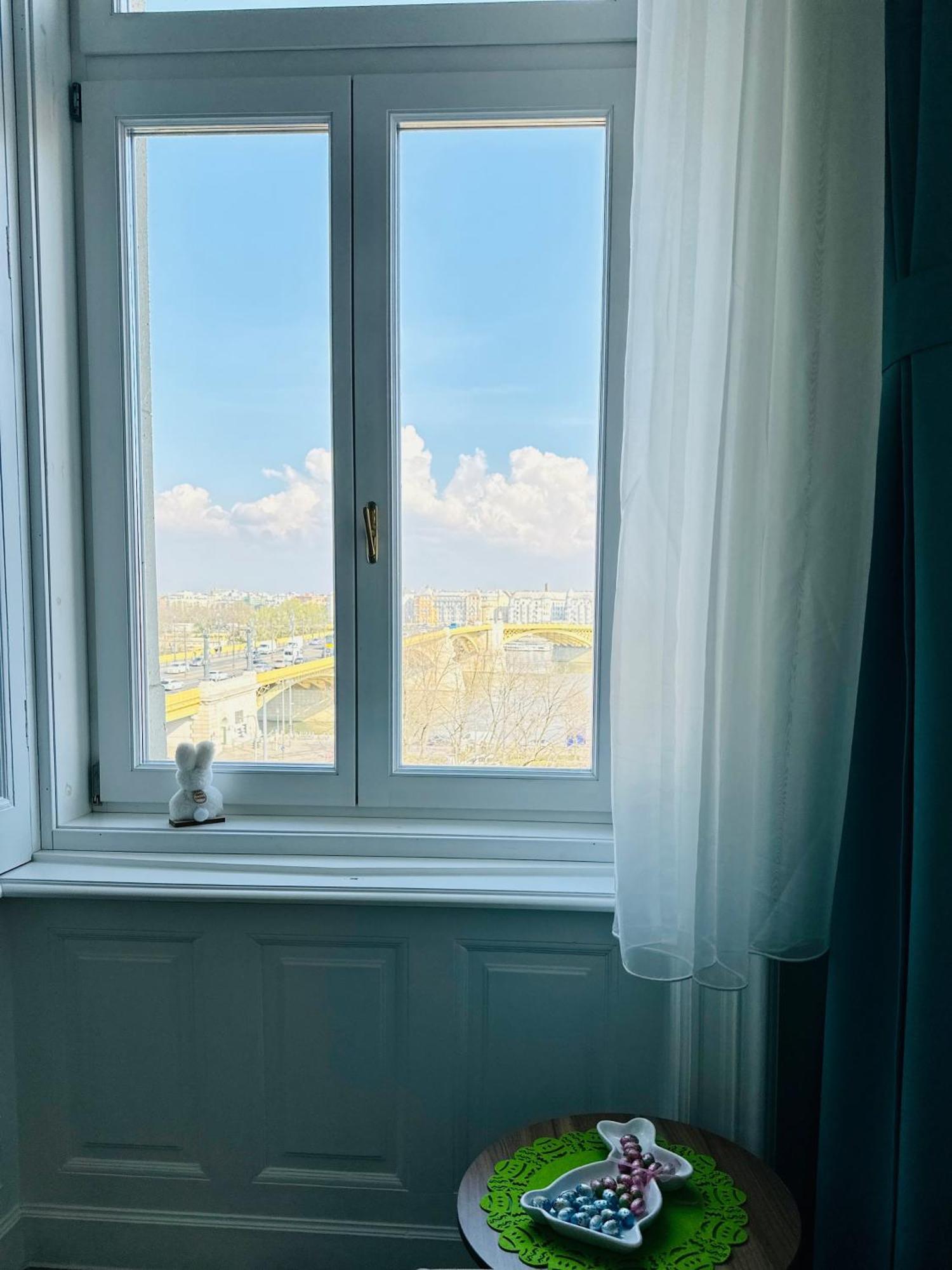Over The Danube Budapest Ngoại thất bức ảnh